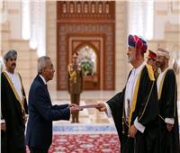 السفير المصري يقدم أوراق اعتماده إلى السلطان هيثم بن طارق في سلطنة عُمان